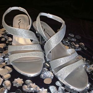 Silver glitter strappy dress shoes size 8